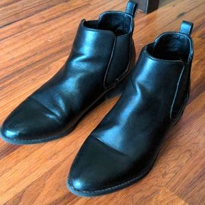 Express ankle boot size 9